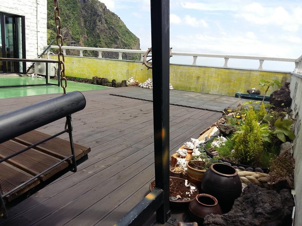 Nice View Guesthouse Seogwipo Exteriör bild